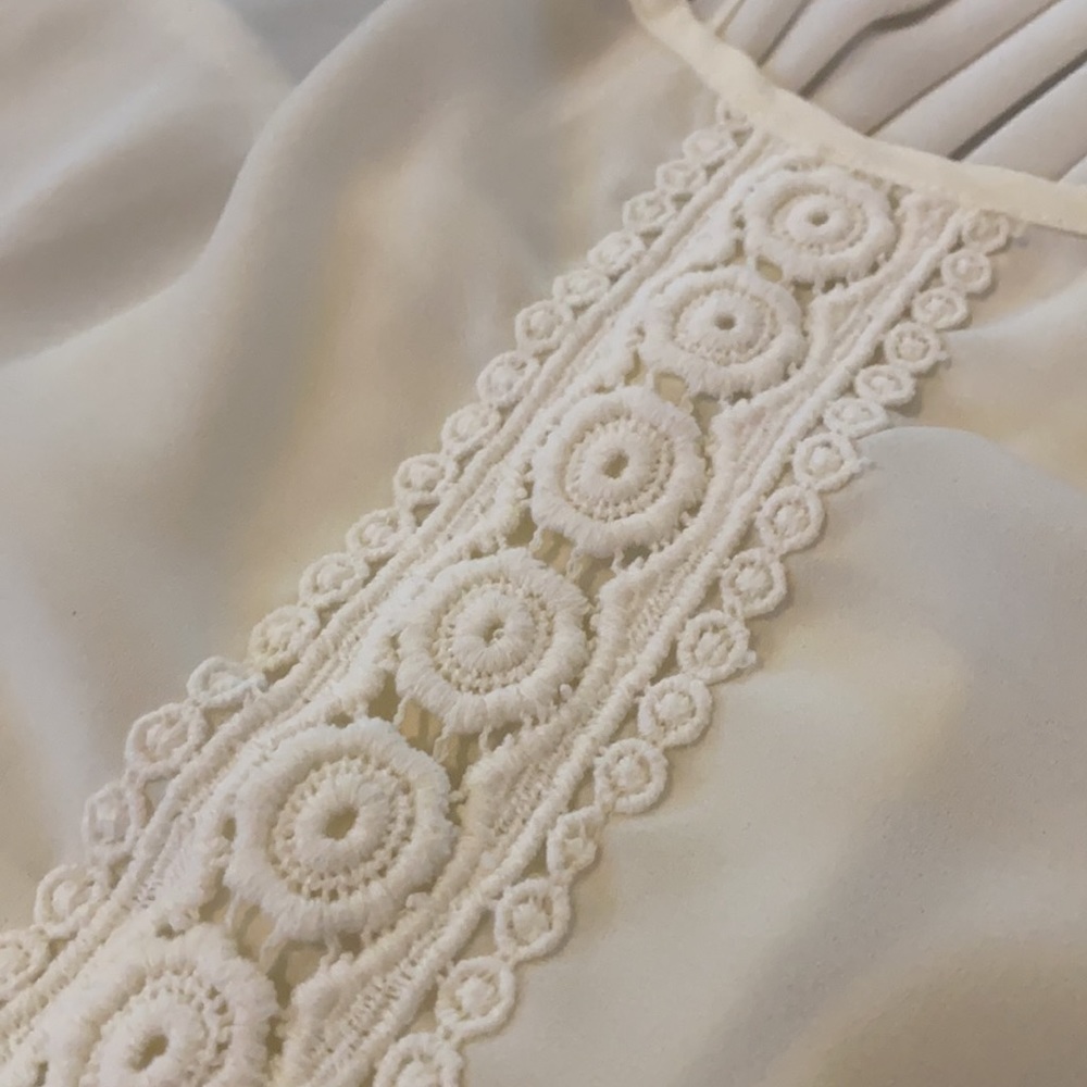 Cream tank. Large. High low.